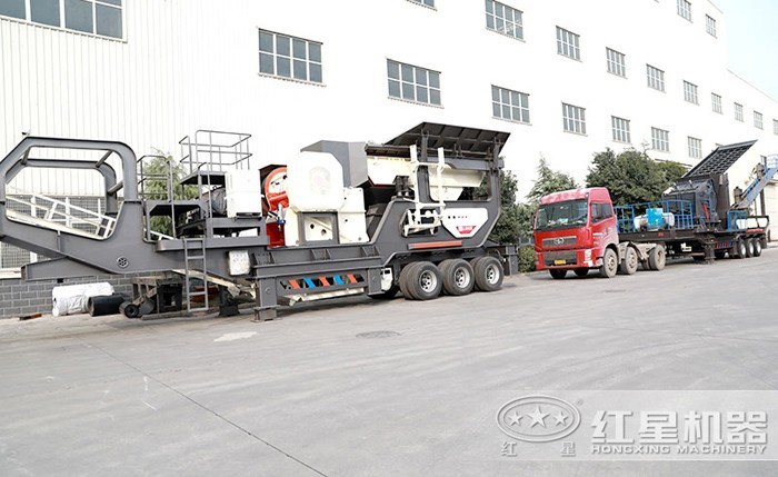 搭載顎式破碎機(jī)、反擊式破碎機(jī)