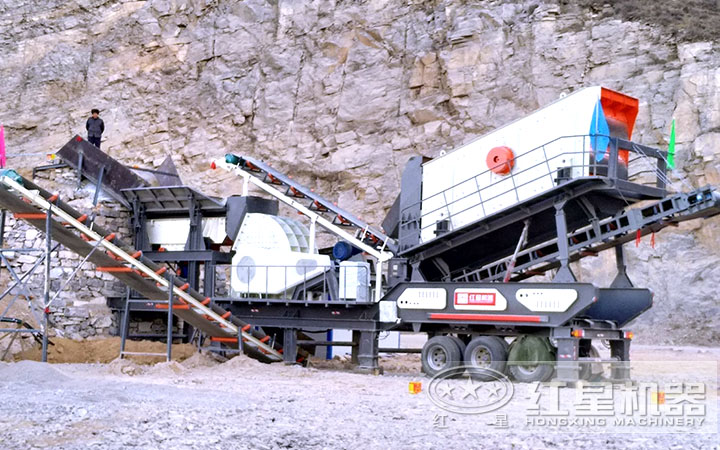 輪式自行重錘式破碎機(jī)械車作業(yè)現(xiàn)場(chǎng)，山東客戶，時(shí)產(chǎn)120噸